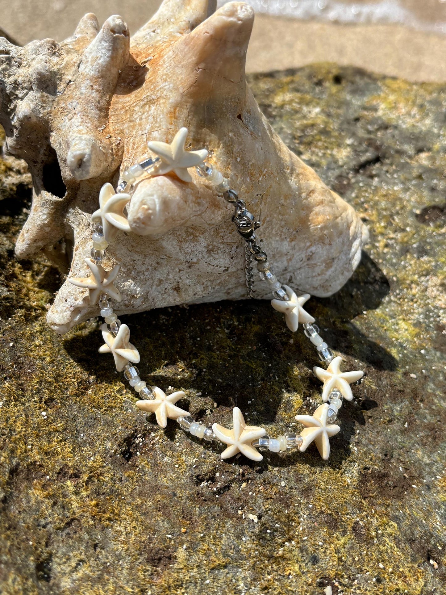 Starfish anklet is just what you need for a day at the beach. Ocean Lover Gift or Beach Wedding